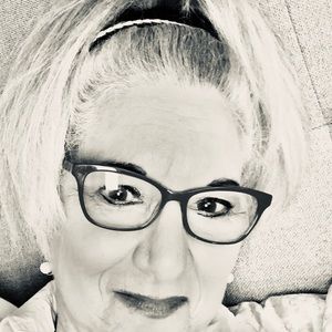 Meet your Posher, Deborah⭐️⭐️⭐️⭐️⭐️